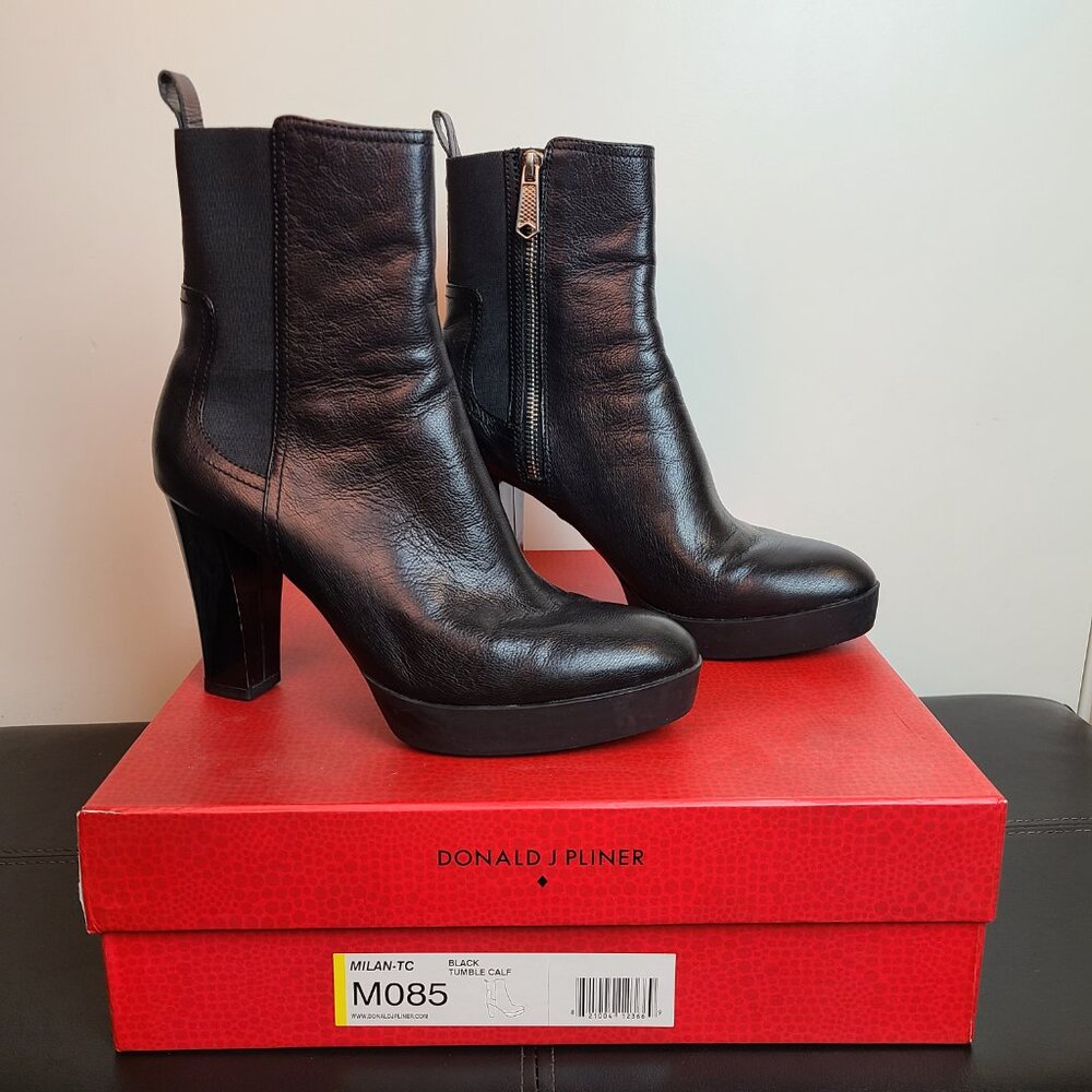 DONALD J. PLINER - Leather‎ Heel Ankle Bootie w/Box